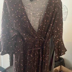 TORRID FAUX WRAP TOP SZ 1